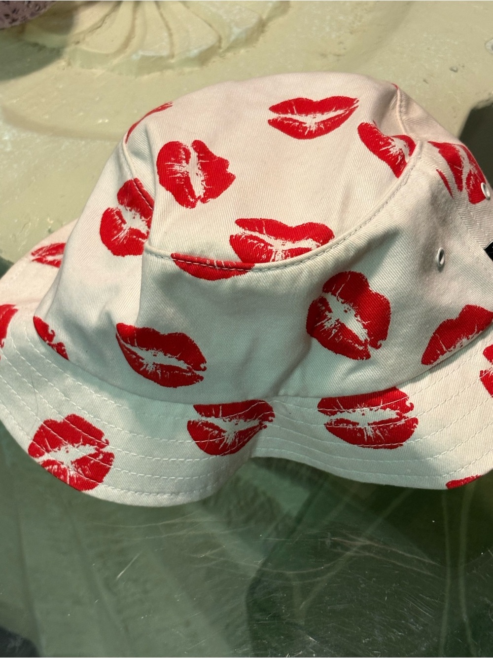 HUF White Bucket Hat with Red Lip Motif